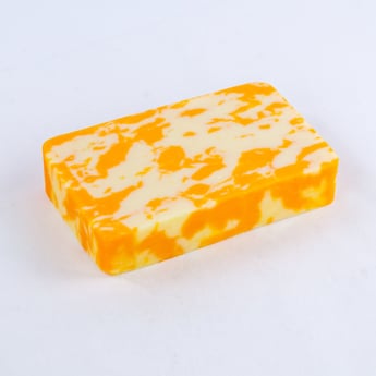 Fromage cheddar marbré coupé